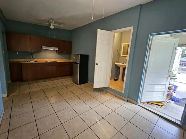 $1,250 | 118 North Van Buren Avenue, Orlando, FL 32811