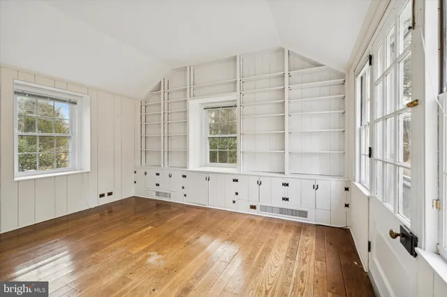 a view of empty room with window