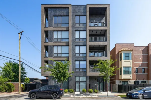 $2,200 | 2342 West Adams Street, Unit 202, Chicago, IL 60612