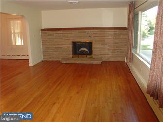 102 Upper Ferry Road Ewing, NJ 08628 - Photo 4 of 12 Living Room