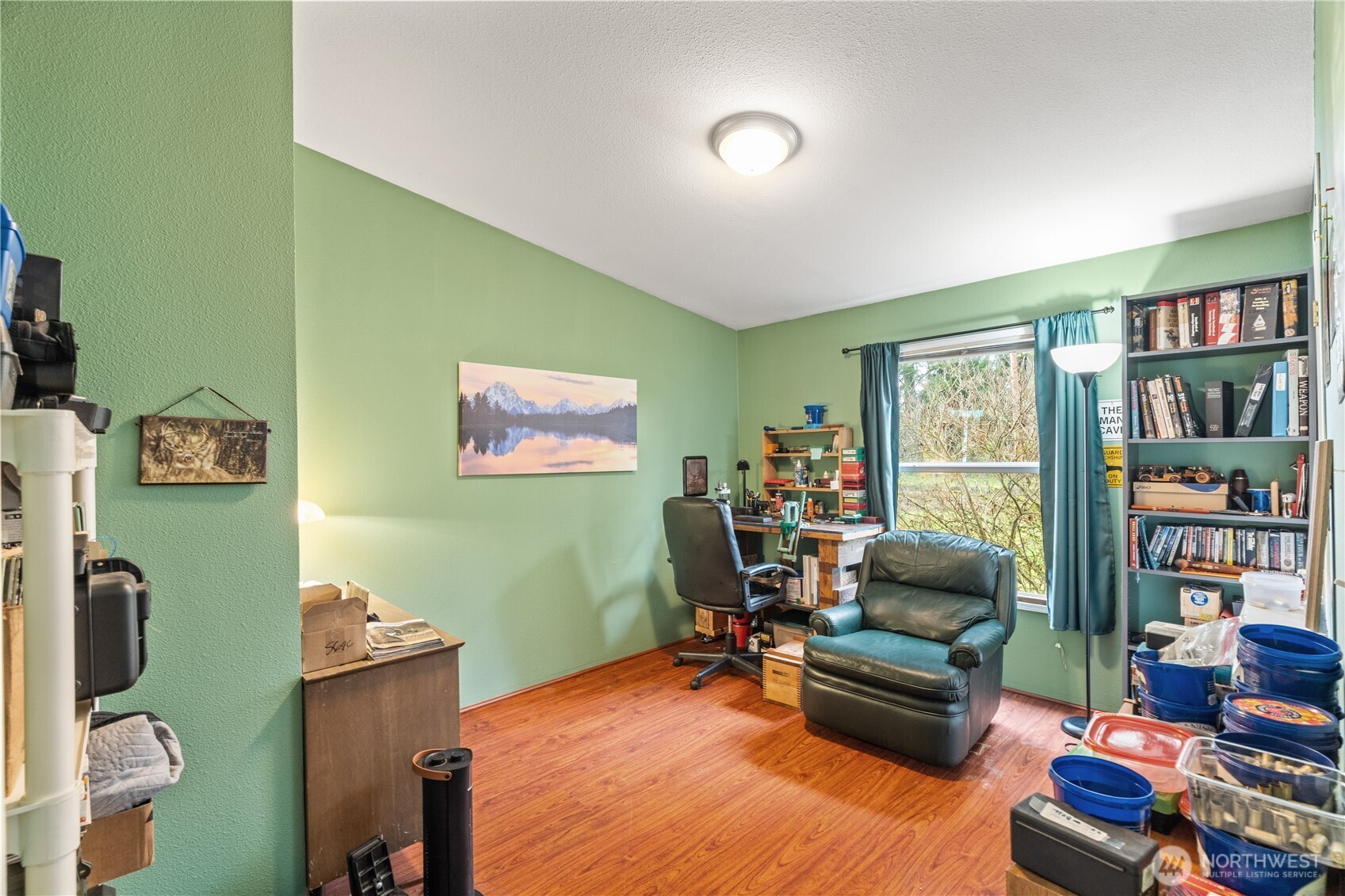 1614 West Martin Street Elma, WA 98541 - Photo 17 of 38 a living room with furniture and a bookshelf