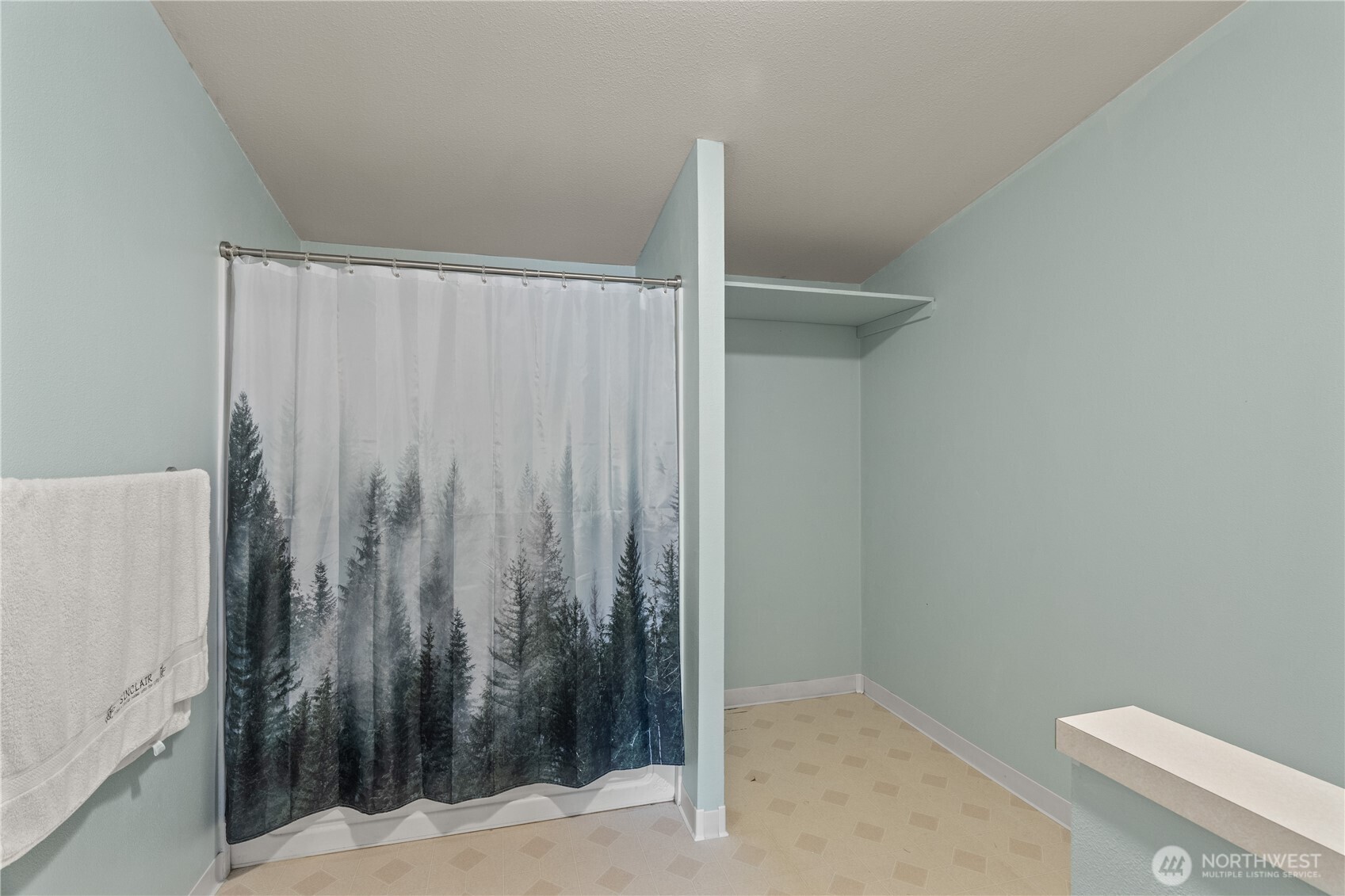 1614 West Martin Street Elma, WA 98541 - Photo 22 of 37 a view of a small space