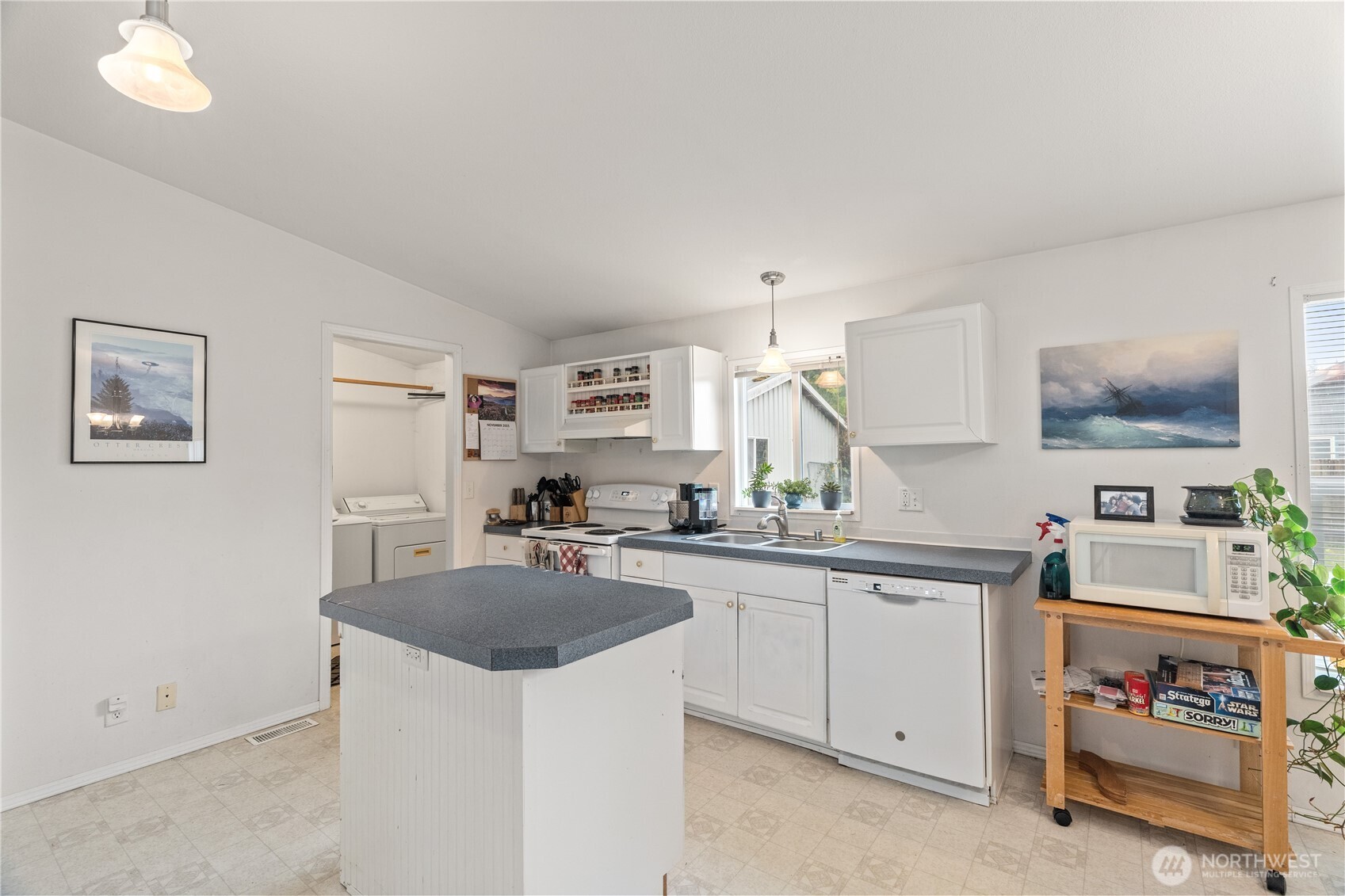 1614 West Martin Street Elma, WA 98541 - Photo 7 of 38 a kitchen with granite countertop a sink stove and cabinets