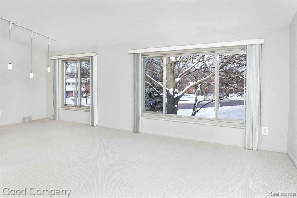 910 North Adams Road, Unit 7 Birmingham, MI 48009 - Photo 4 of 25