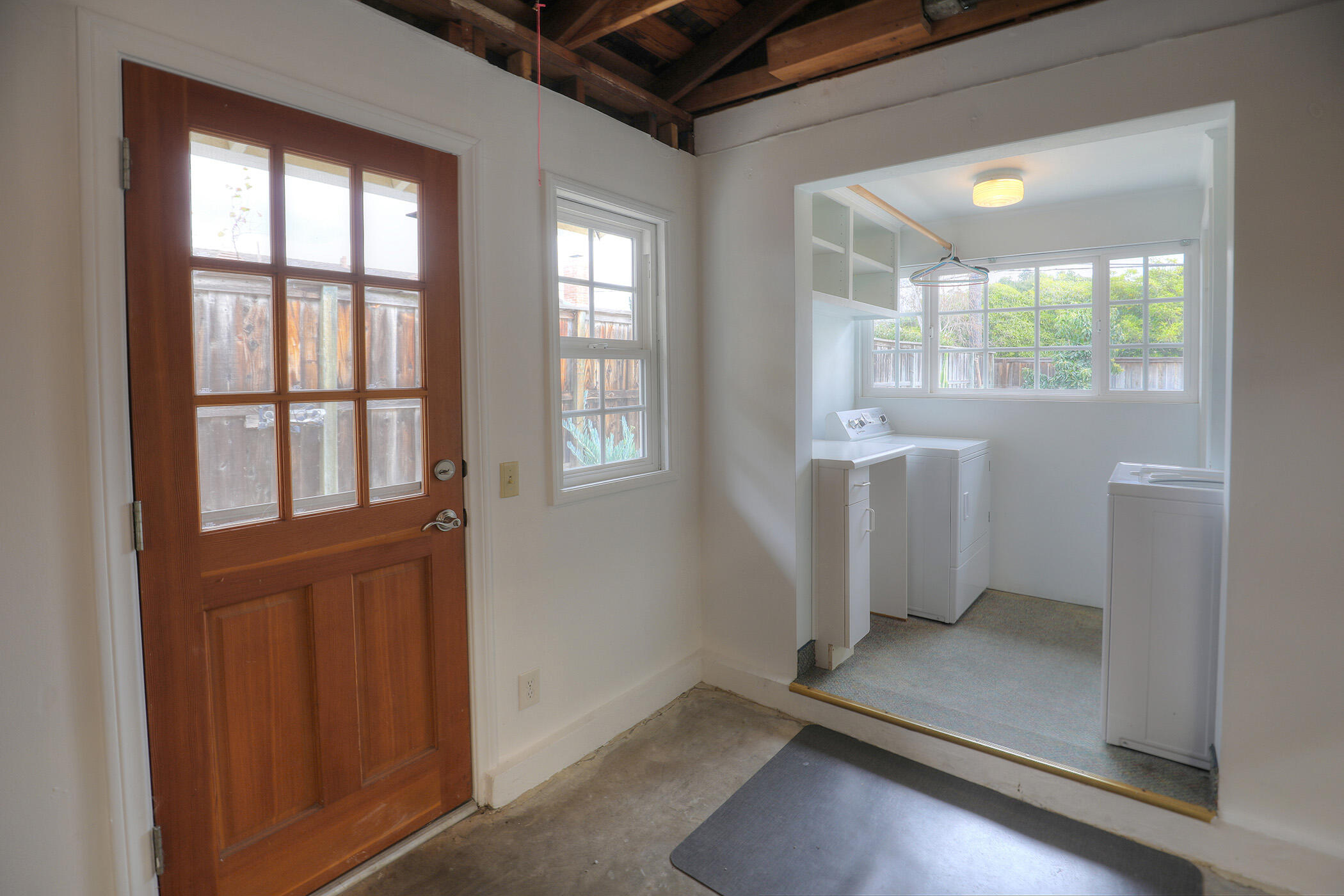 570 Amherst Drive Goleta, CA 93117 - Photo 23 of 31 an empty room with windows