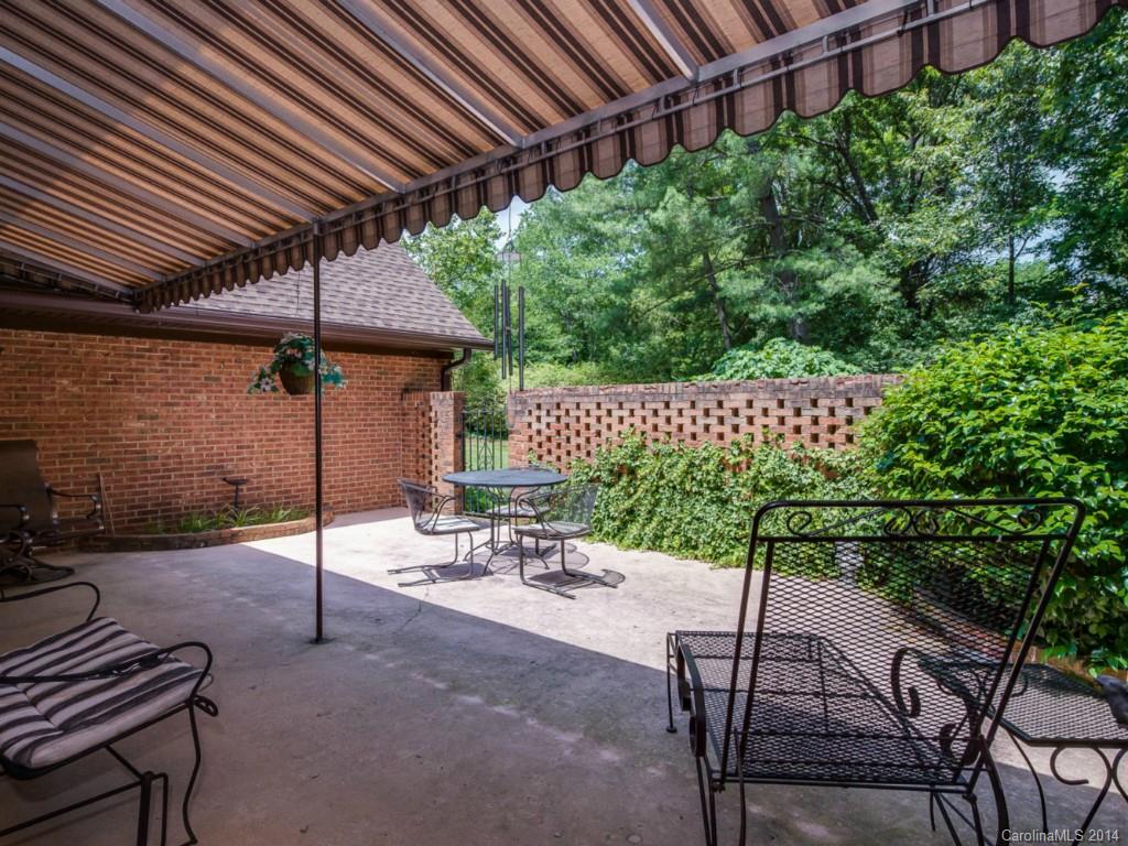 409 Whitestone Road Charlotte, NC 28270 - Photo 16 of 18 a view of a patio with table and chairs with wooden fence