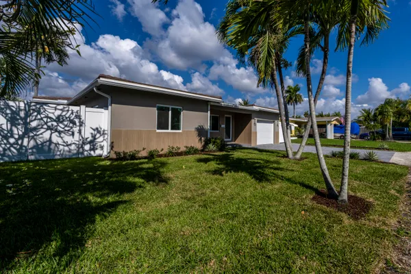 $5,500 | 2001 Northeast 17th Way, Fort Lauderdale, FL 33305