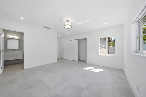 $5,500 | 2001 Northeast 17th Way, Fort Lauderdale, FL 33305