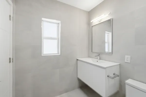 $5,500 | 2001 Northeast 17th Way, Fort Lauderdale, FL 33305
