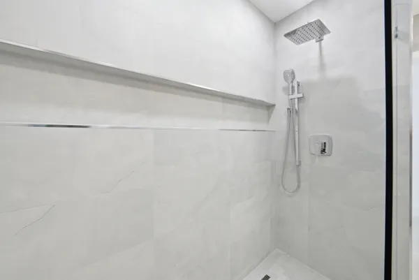 $5,500 | 2001 Northeast 17th Way, Fort Lauderdale, FL 33305