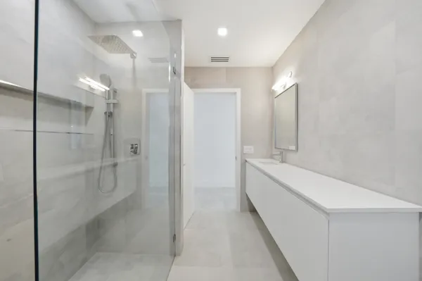 $5,500 | 2001 Northeast 17th Way, Fort Lauderdale, FL 33305