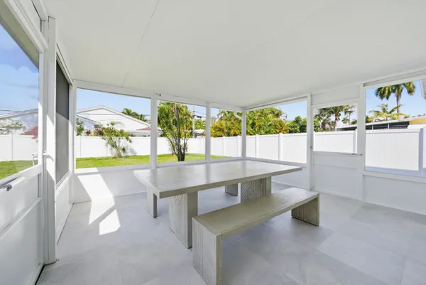 $5,500 | 2001 Northeast 17th Way, Fort Lauderdale, FL 33305