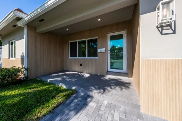 $5,500 | 2001 Northeast 17th Way, Fort Lauderdale, FL 33305