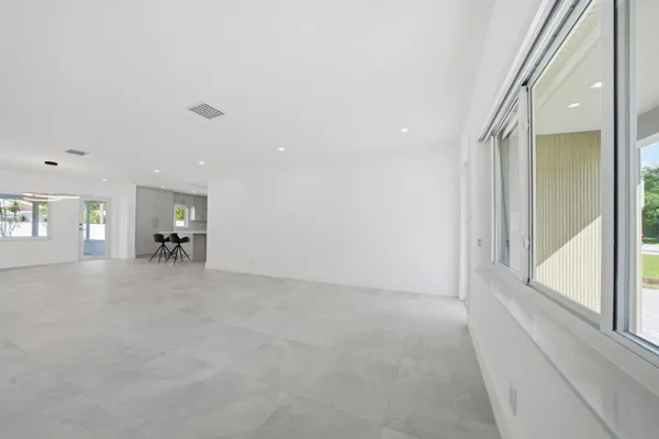 $5,500 | 2001 Northeast 17th Way, Fort Lauderdale, FL 33305