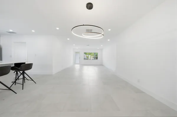 $5,500 | 2001 Northeast 17th Way, Fort Lauderdale, FL 33305