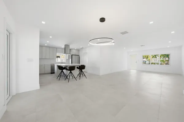 $5,500 | 2001 Northeast 17th Way, Fort Lauderdale, FL 33305