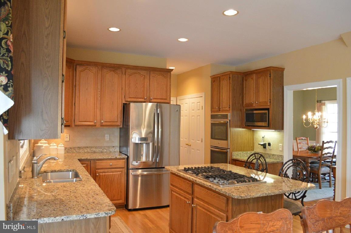 6133 Yorktown Road Mount Airy, MD 21771 - Photo 11 of 30 New Stainless steel appliances/granite