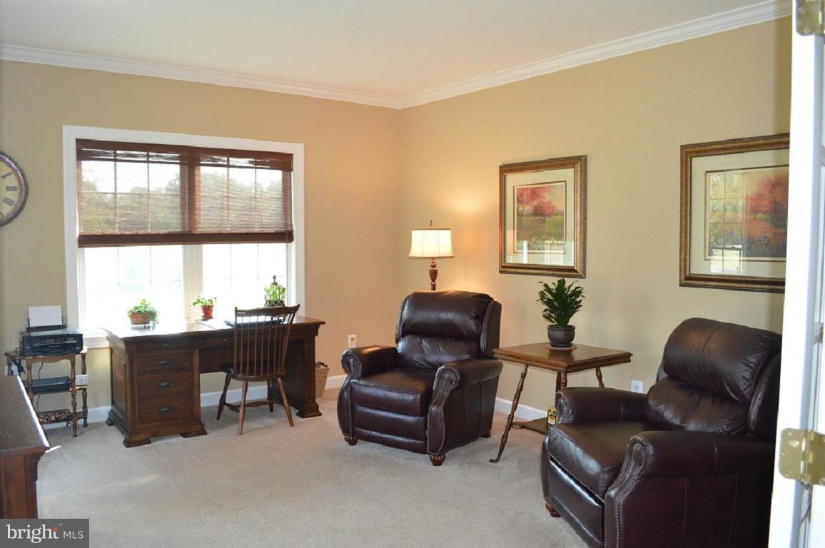6133 Yorktown Road Mount Airy, MD 21771 - Photo 19 of 30 Living Room/library/den