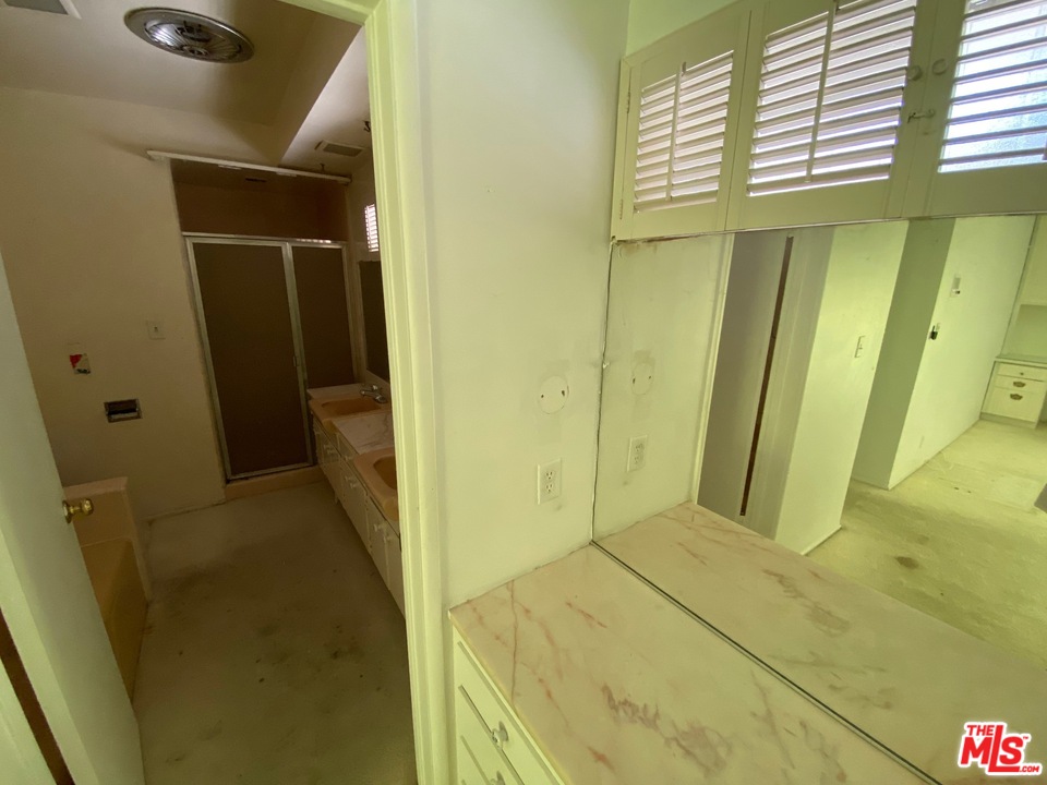 9748 Oak Pass Road Beverly Hills, CA 90210 - Photo 14 of 20