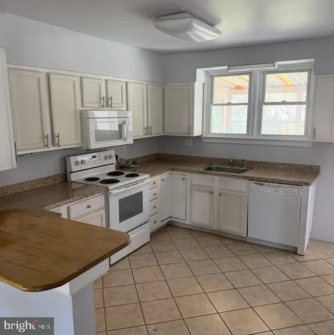 $2,100 | 43 Central Boulevard, Camp Hill, PA 17011