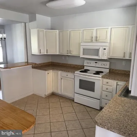 $2,100 | 43 Central Boulevard, Camp Hill, PA 17011