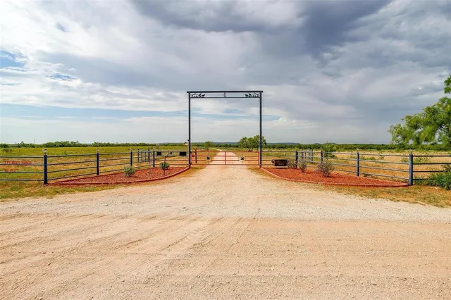 $1,000,000 | 981 County Road 177, Lawn, TX 79530