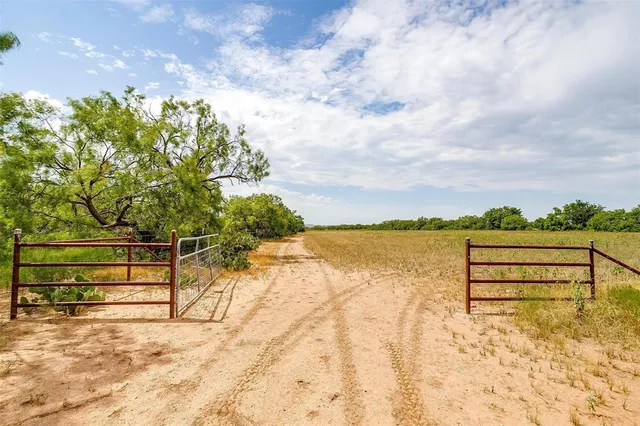 $1,000,000 | 981 County Road 177, Lawn, TX 79530