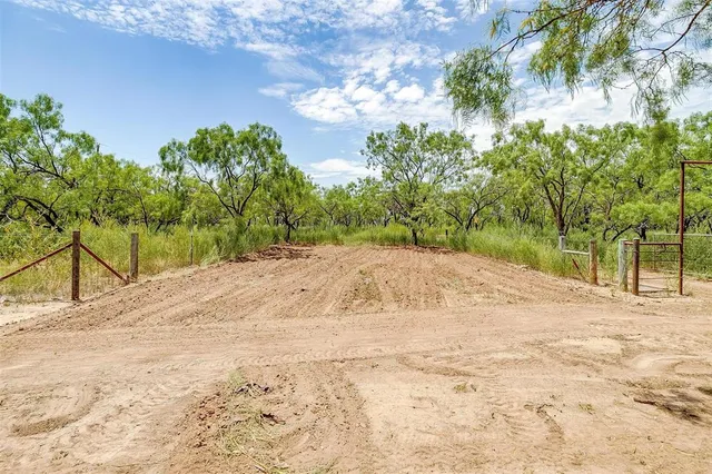 $1,000,000 | 981 County Road 177, Lawn, TX 79530