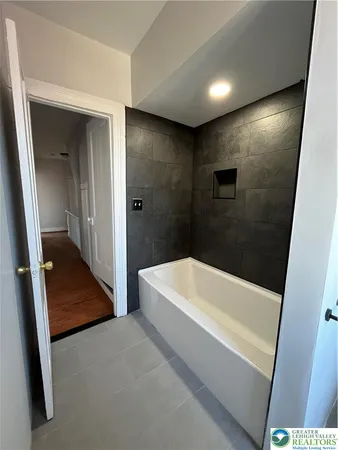 $2,295 | 1214 Spruce Street, Easton, PA 18042