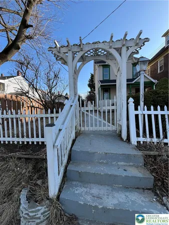 $2,295 | 1214 Spruce Street, Easton, PA 18042