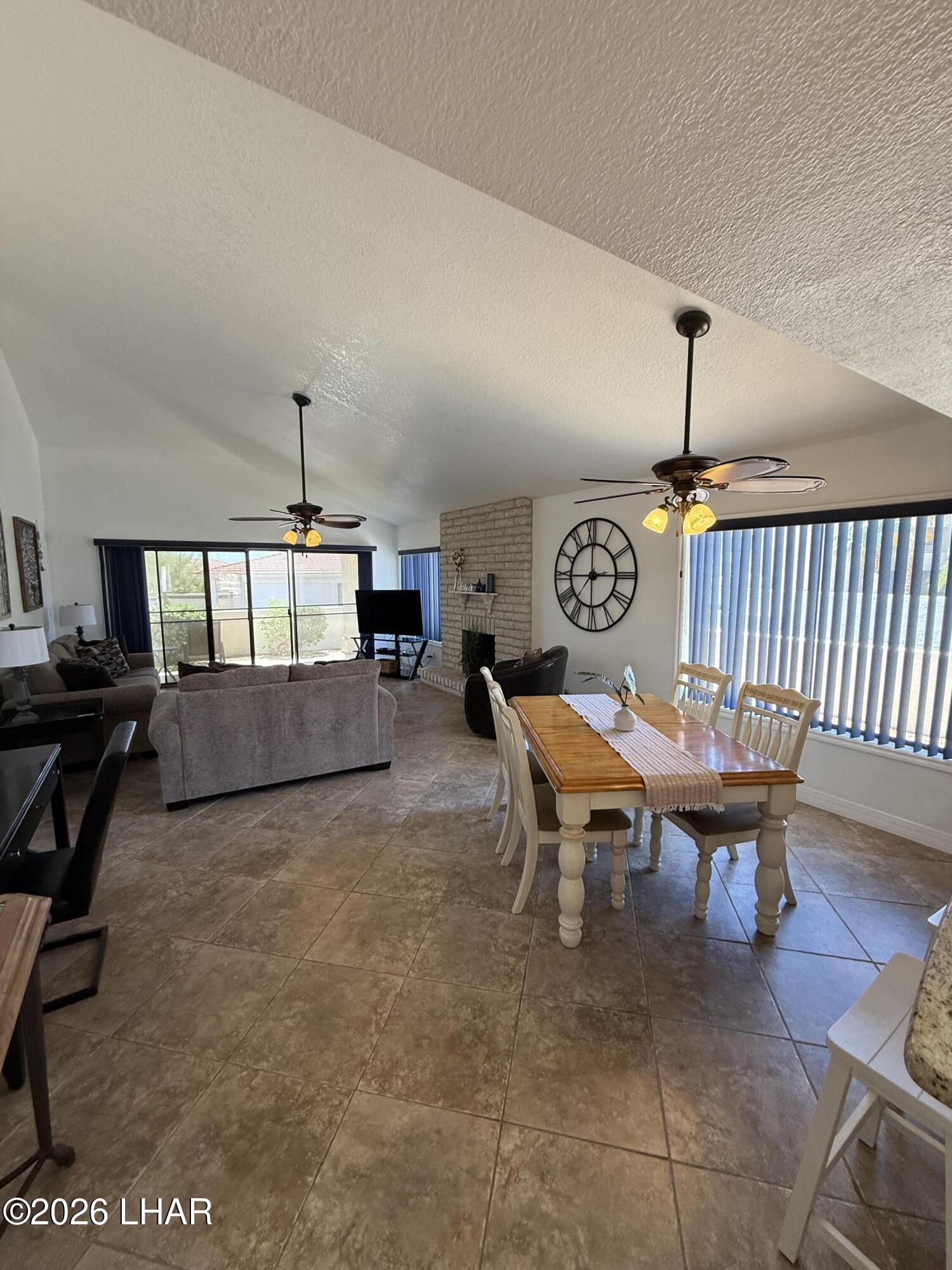 375 London Bridge Road, Unit 35 Lake Havasu City, AZ 86403 - Photo 18 of 43 LIVING ROOM