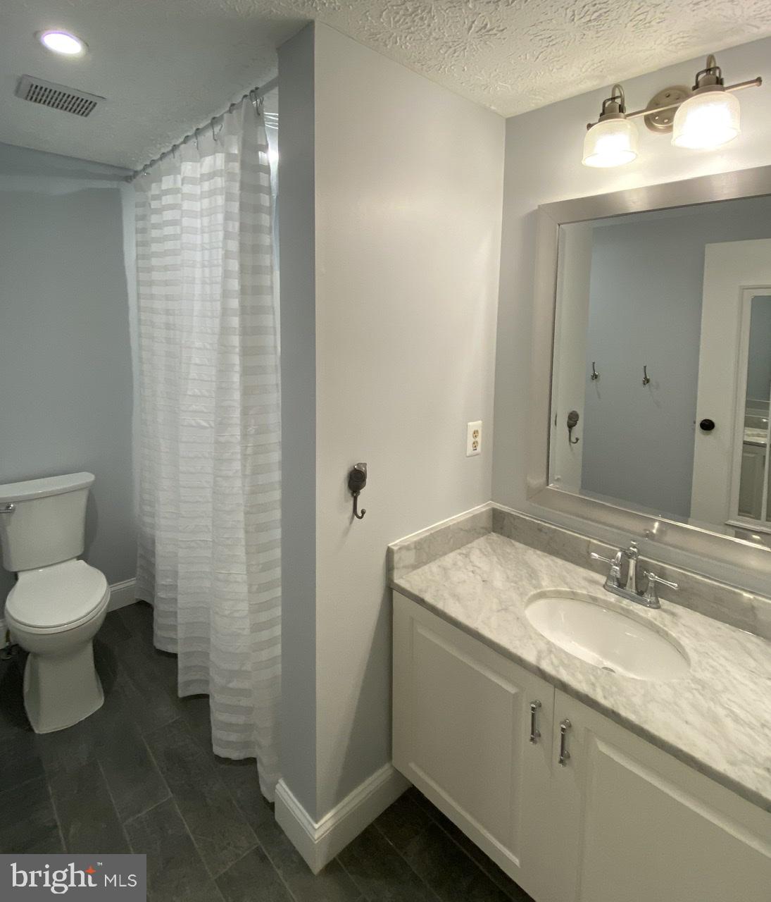10964 Harpers Square Court Reston, VA 20191 - Photo 23 of 34 Upper level hall bath