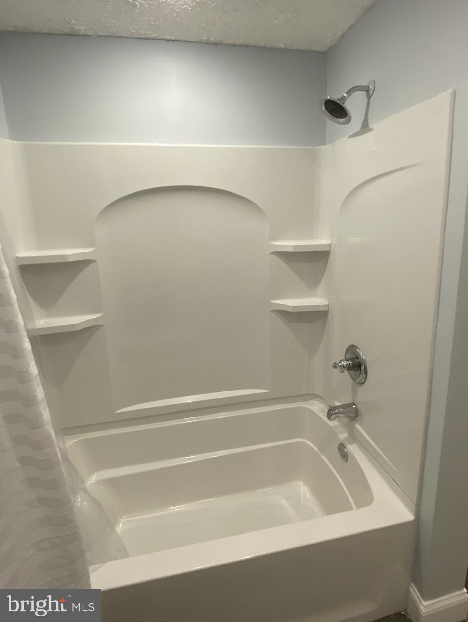 10964 Harpers Square Court Reston, VA 20191 - Photo 24 of 34 Hall bath tub/shower combo