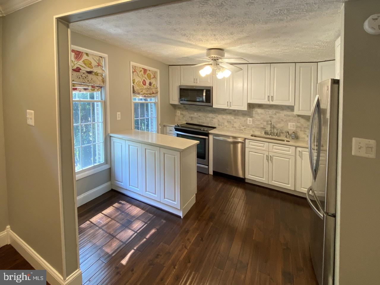 10964 Harpers Square Court Reston, VA 20191 - Photo 7 of 34 You can't wait to come home to this kitchen