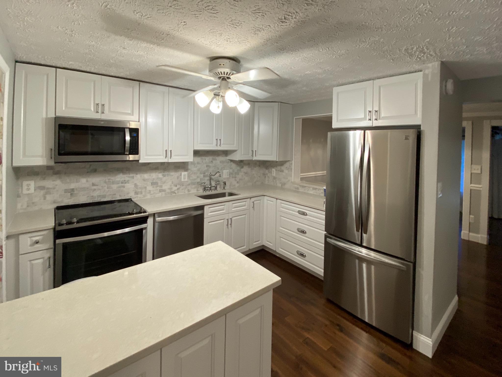 10964 Harpers Square Court Reston, VA 20191 - Photo 9 of 34 Remodeled kitchen to enjoy