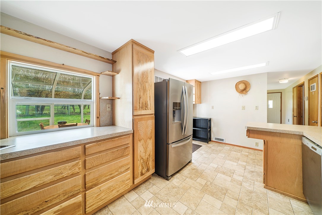 372 Dluhosh Road Onalaska, WA 98570 - Photo 11 of 25 Gallery Image 11