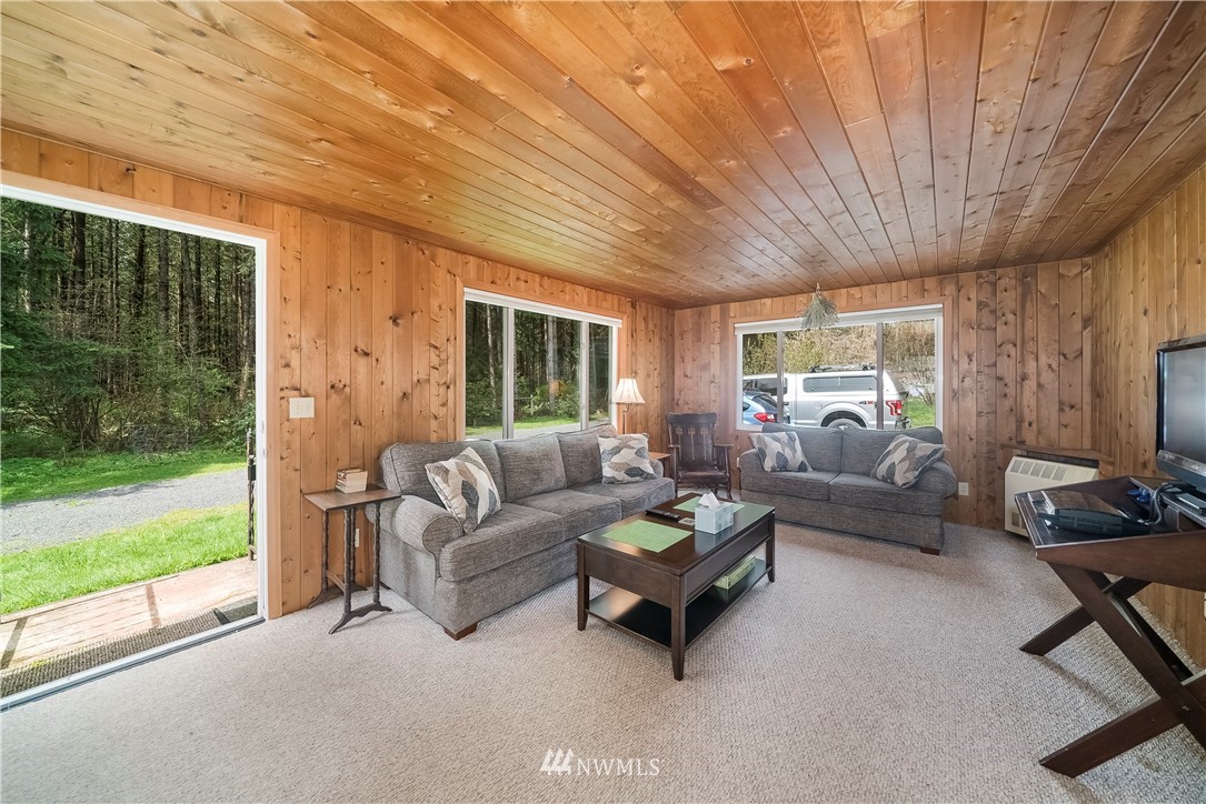 372 Dluhosh Road Onalaska, WA 98570 - Photo 9 of 25 Gallery Image 9