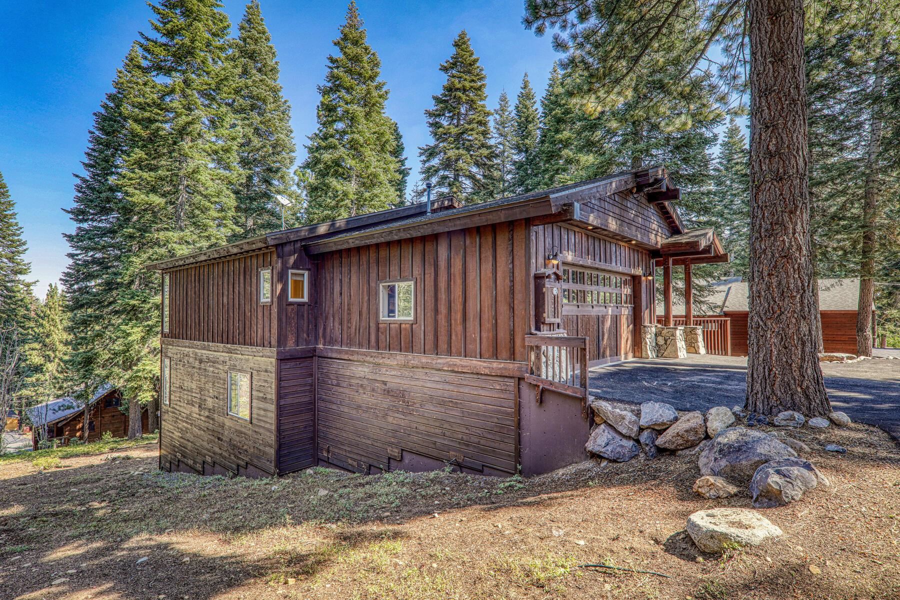 11707 Ski Slope Way Truckee, CA 96161 - Photo 27 of 28 a backyard of a house with wooden fence and large trees
