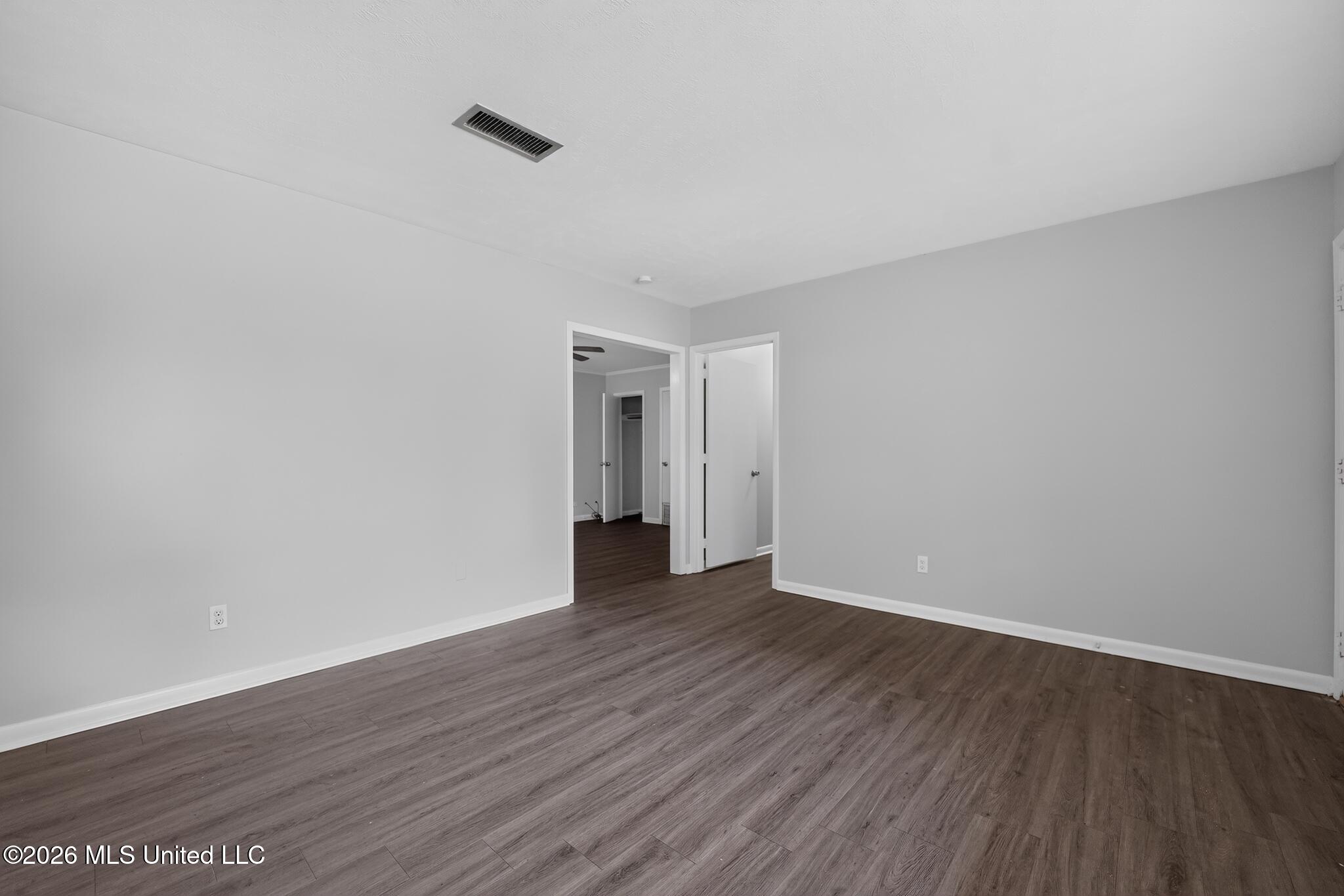 5305 Keele Street Jackson, MS 39206 - Photo 6 of 21 08_5305_Keele_St-Living_room-0355