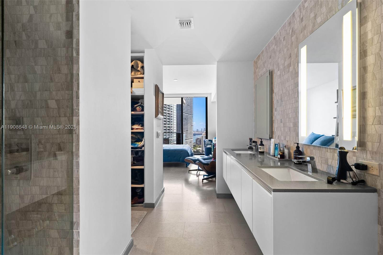 68 Southeast 6th Street, Unit 2505 Miami, FL 33131 - Photo 12 of 18