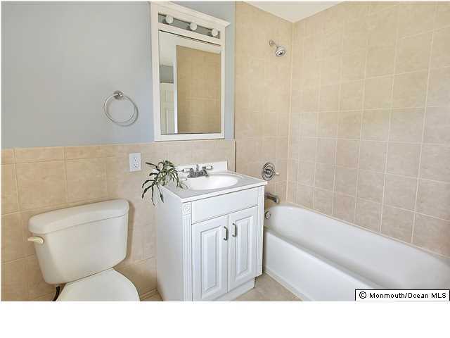 80 Black Point Road Rumson, NJ 07760 - Photo 10 of 11 a bathroom with a toilet a sink and a bathtub