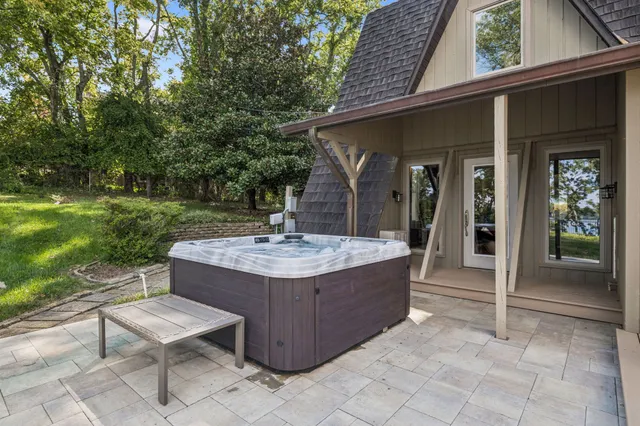 $2,099,000 | 220 Waterview Drive, Hendersonville, TN 37075