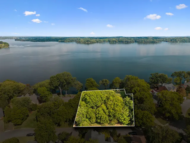 $2,099,000 | 220 Waterview Drive, Hendersonville, TN 37075