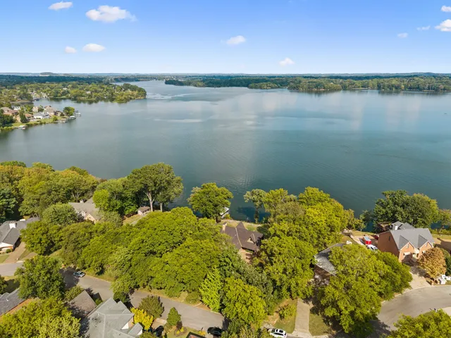 $2,099,000 | 220 Waterview Drive, Hendersonville, TN 37075