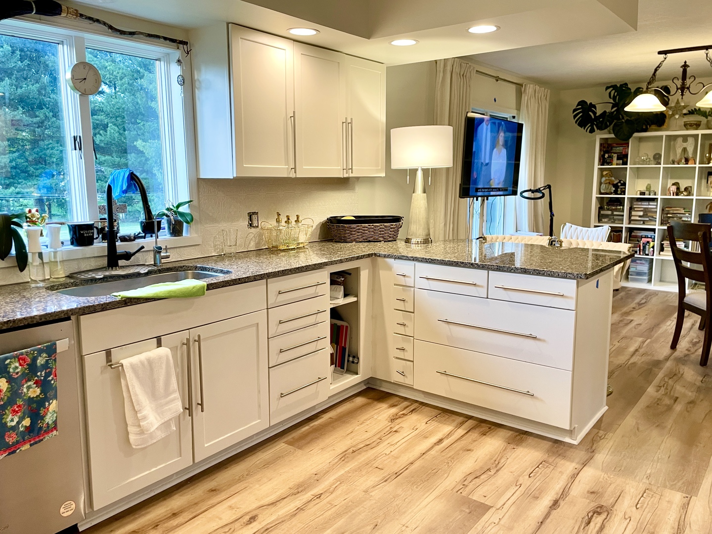 120 Grandin Road Morris, IL 60450 - Photo 13 of 28 a kitchen with kitchen island granite countertop a sink cabinets stainless steel appliances and a counter