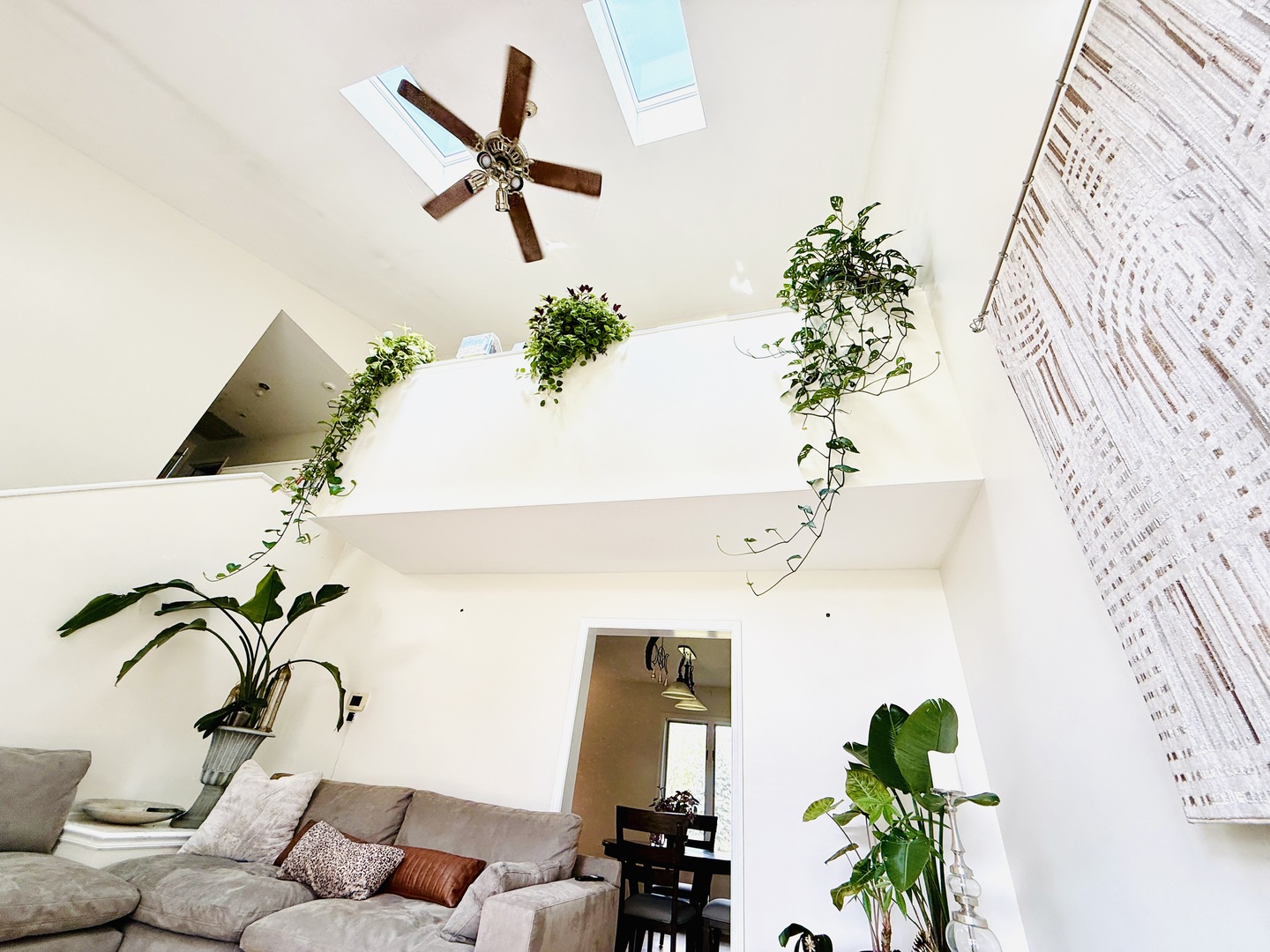 120 Grandin Road Morris, IL 60450 - Photo 22 of 28 a living room with furniture and a potted plant