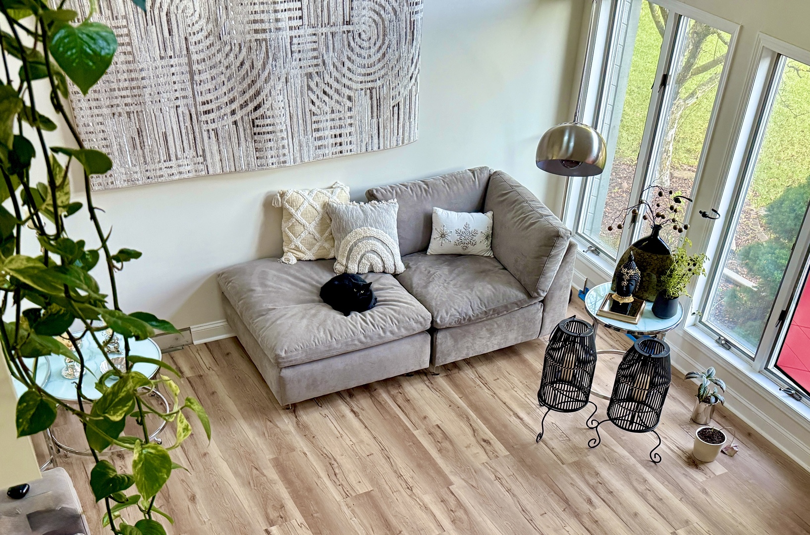 120 Grandin Road Morris, IL 60450 - Photo 23 of 28 a living room with furniture and a potted plant