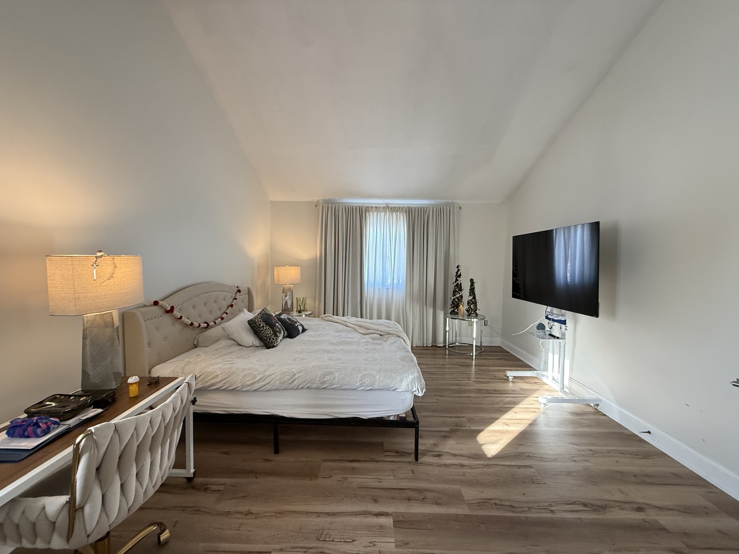 120 Grandin Road Morris, IL 60450 - Photo 24 of 28 a bedroom with a bed and a flat screen tv