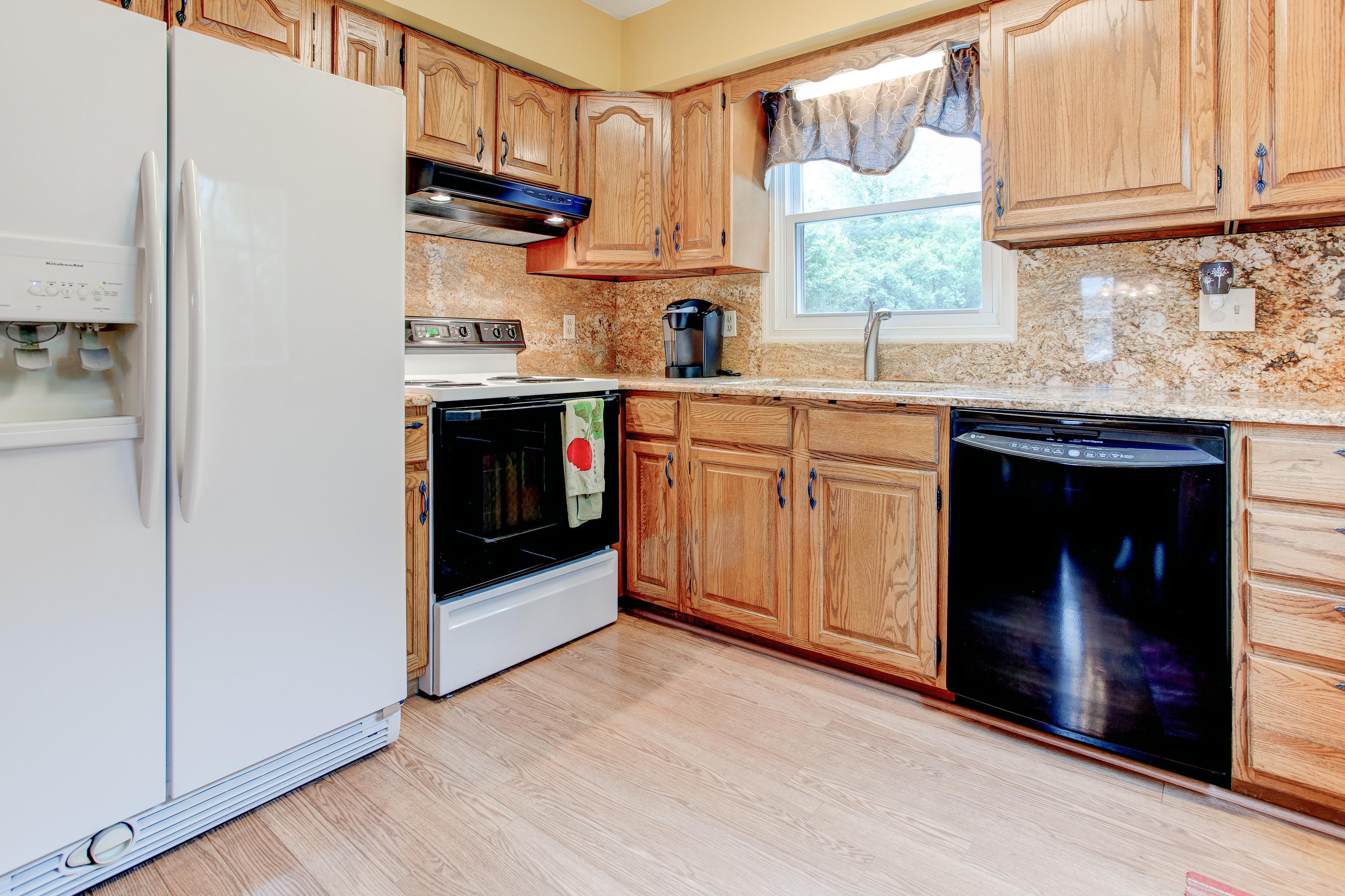 2442 Montvale Road Southwest Roanoke, VA 24015 - Photo 8 of 31 08_2442_Montvale_RD_SW08_mls