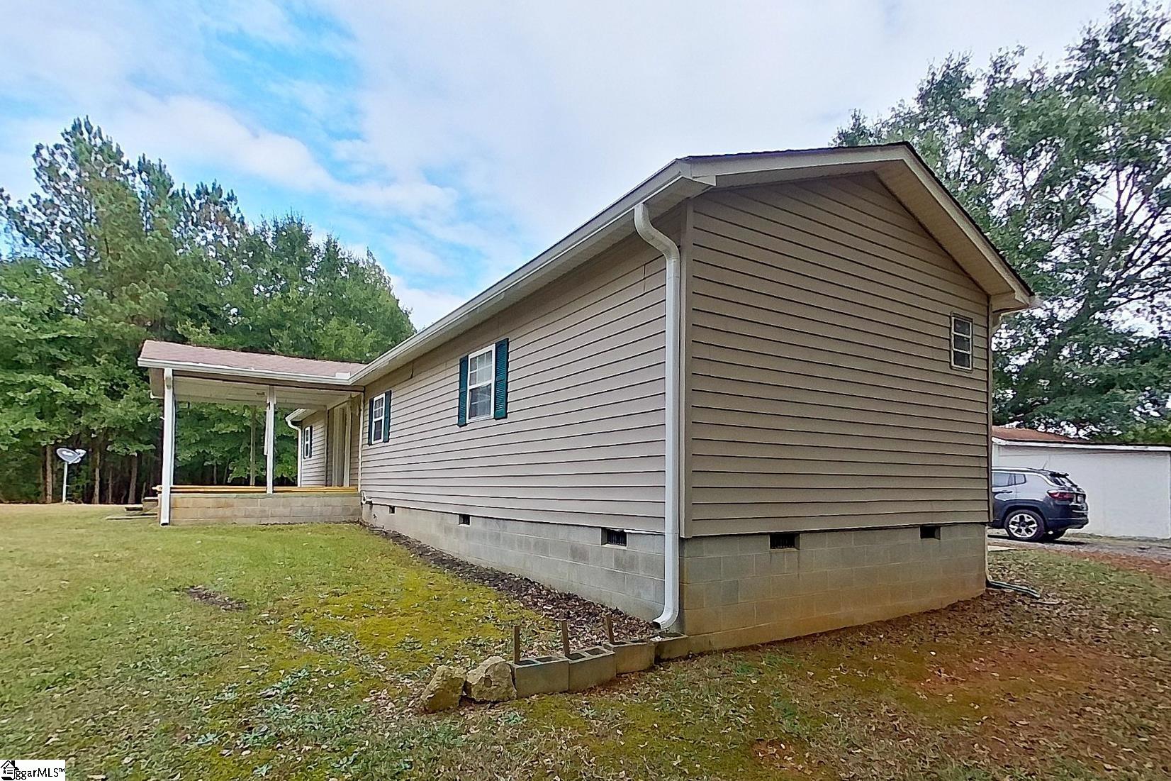 240 Arnold Road Woodruff, SC 29388 - Photo 3 of 18 Gallery Image 3
